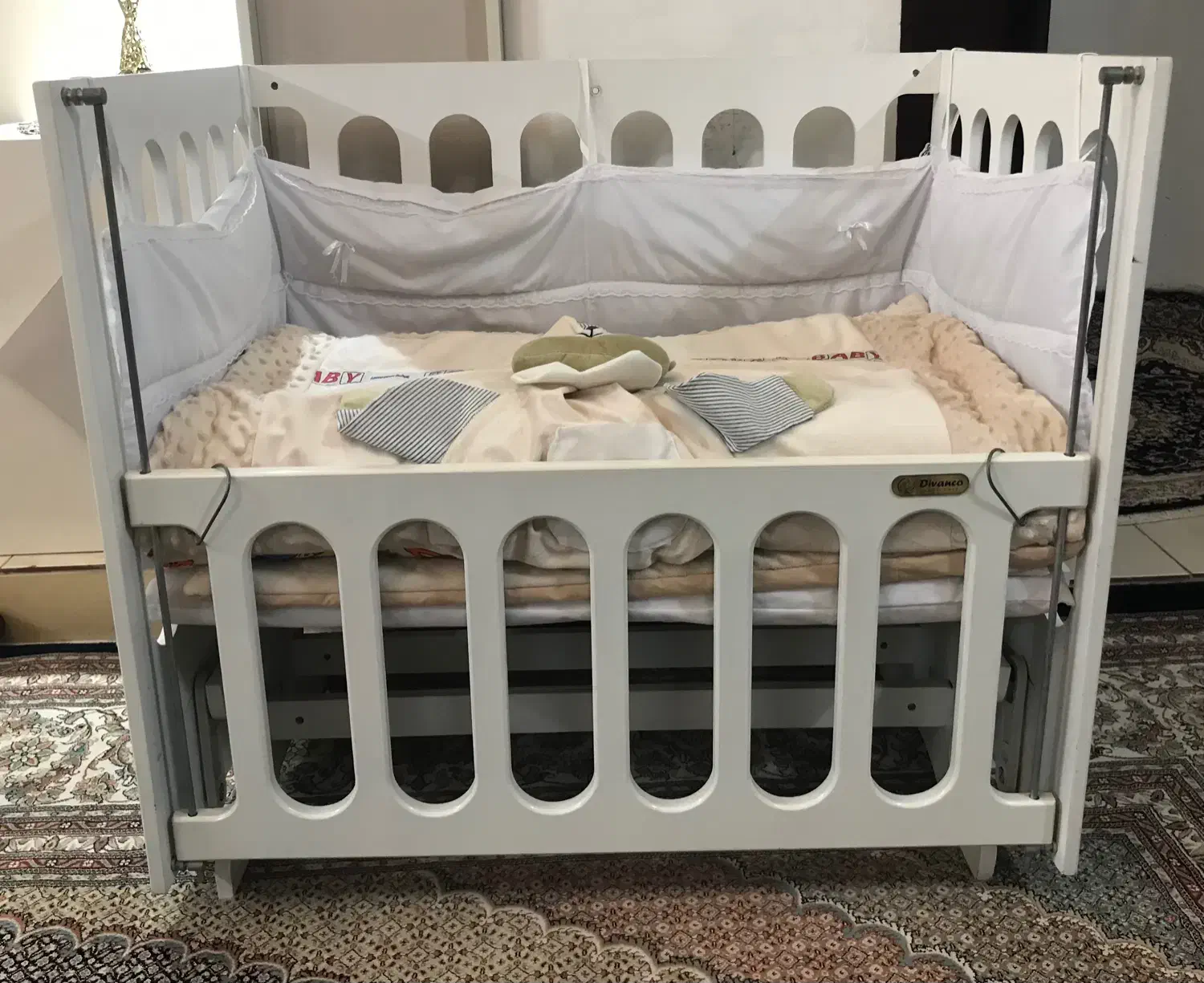 گهواره کنار مادر|تخت و سرویس خواب|اردبیل, |دیوار