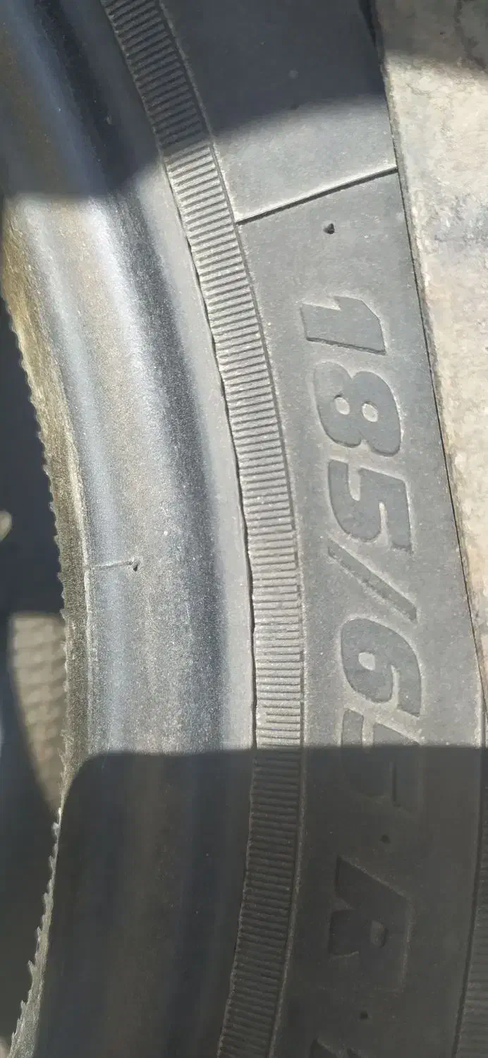 لاستیک سواری دست دوم آج دار|قطعات یدکی و لوازم جانبی|شاهینشهر, ۹ دی|دیوار