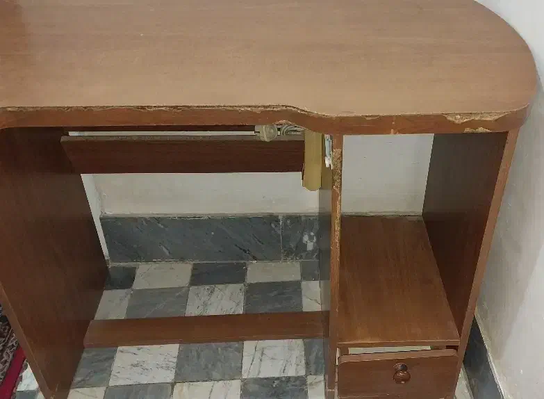 میز تحریر/کامپیوتر|میز تحریر و کامپیوتر|قم, دروازه چوبی|دیوار