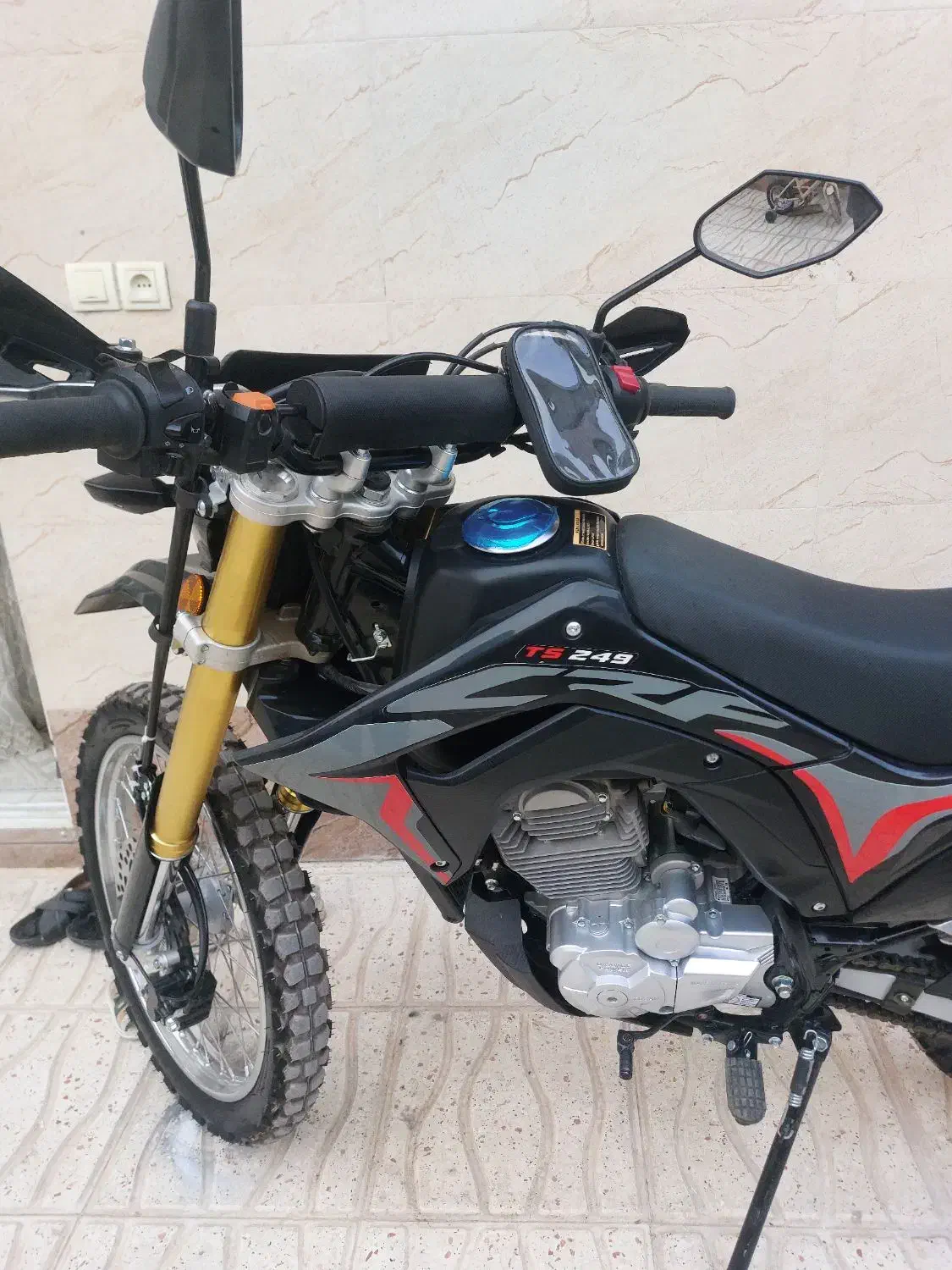 تریل عروسک|موتورسیکلت|برخوار, |دیوار