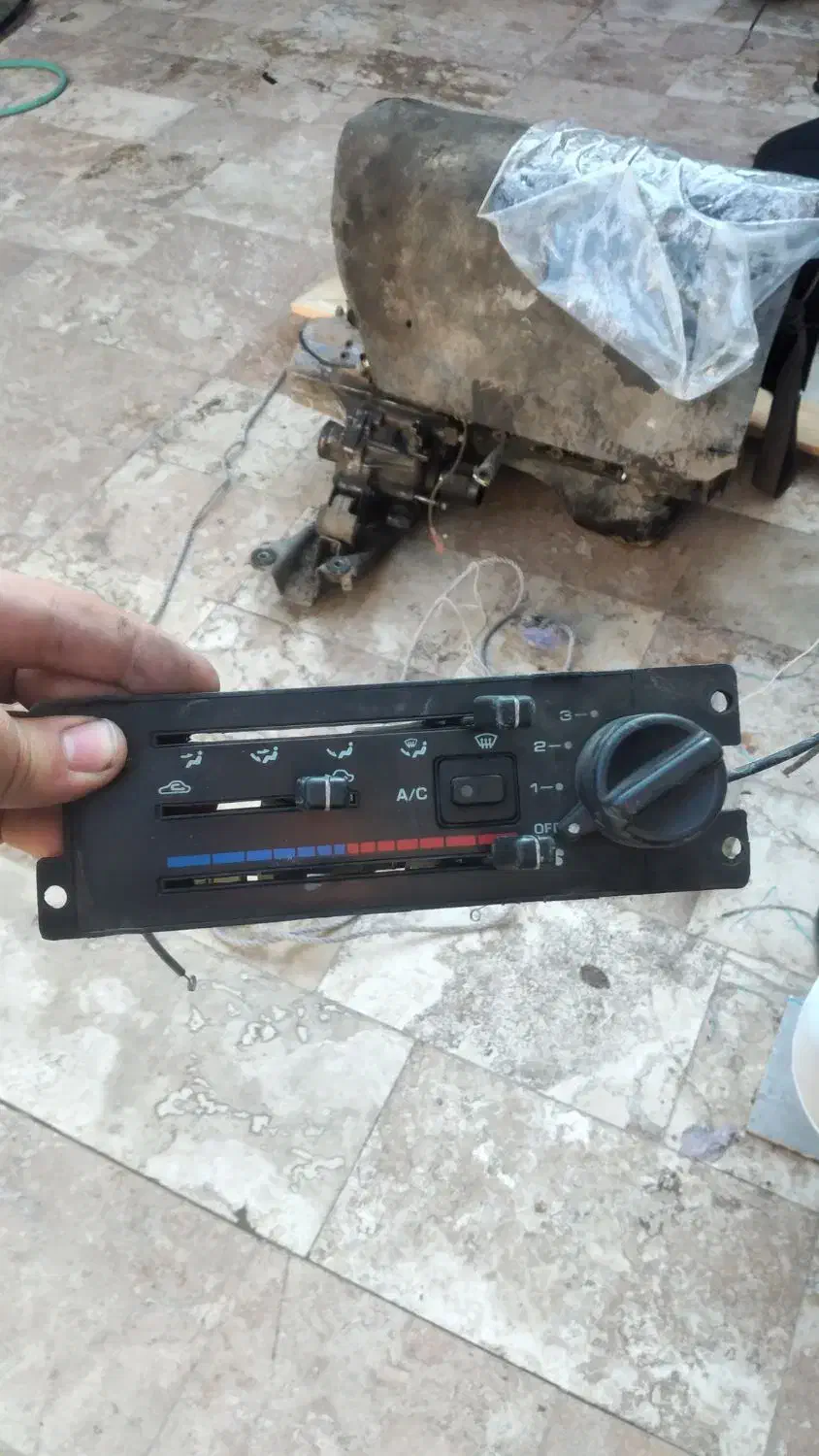 قطعات بدنه و خودرو|قطعات یدکی و لوازم جانبی|کاشان, کارگر|دیوار