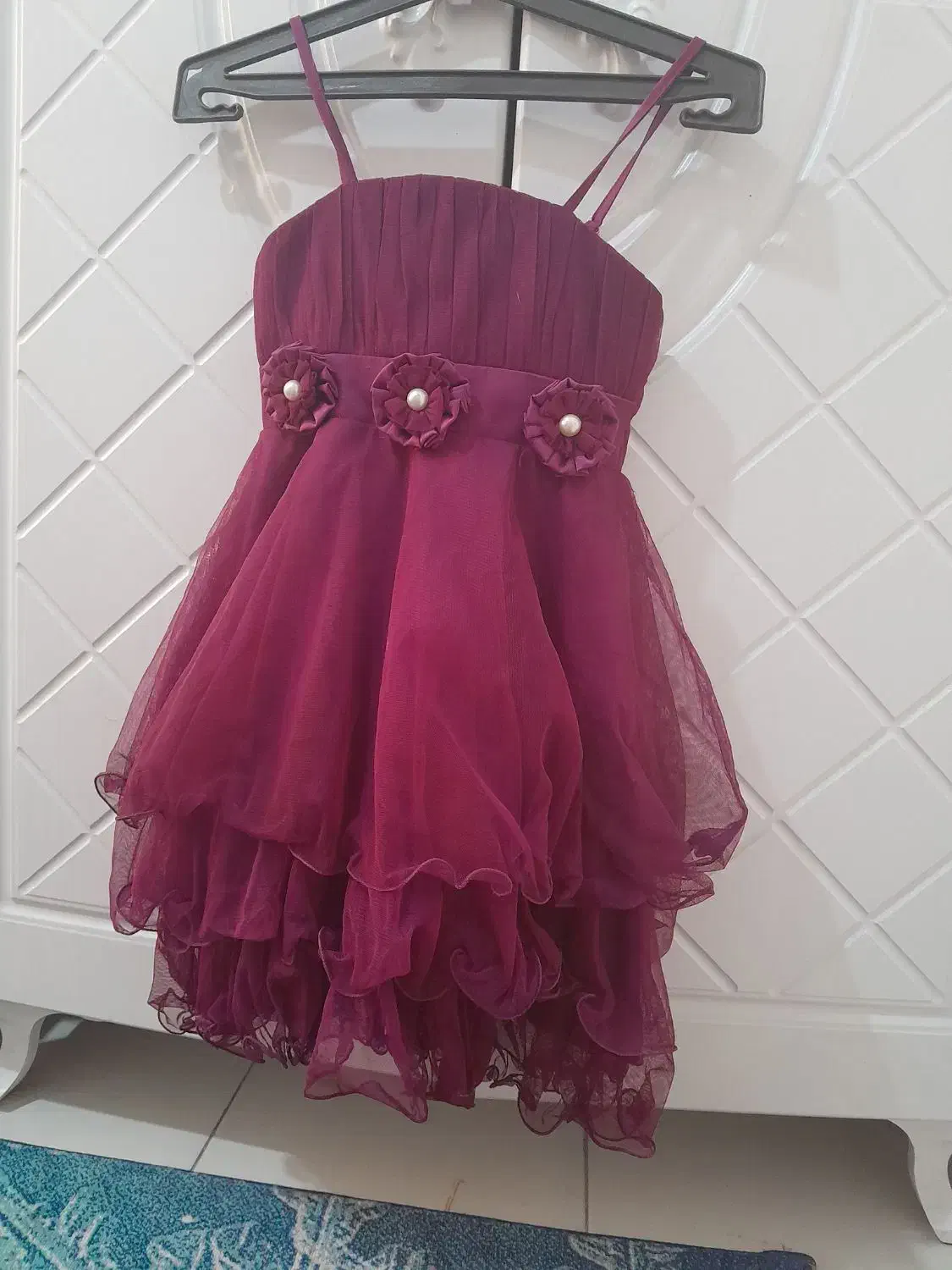 لباس مجلسی دخترانه|لباس|رباط‌کریم, رباط‌کریم|دیوار