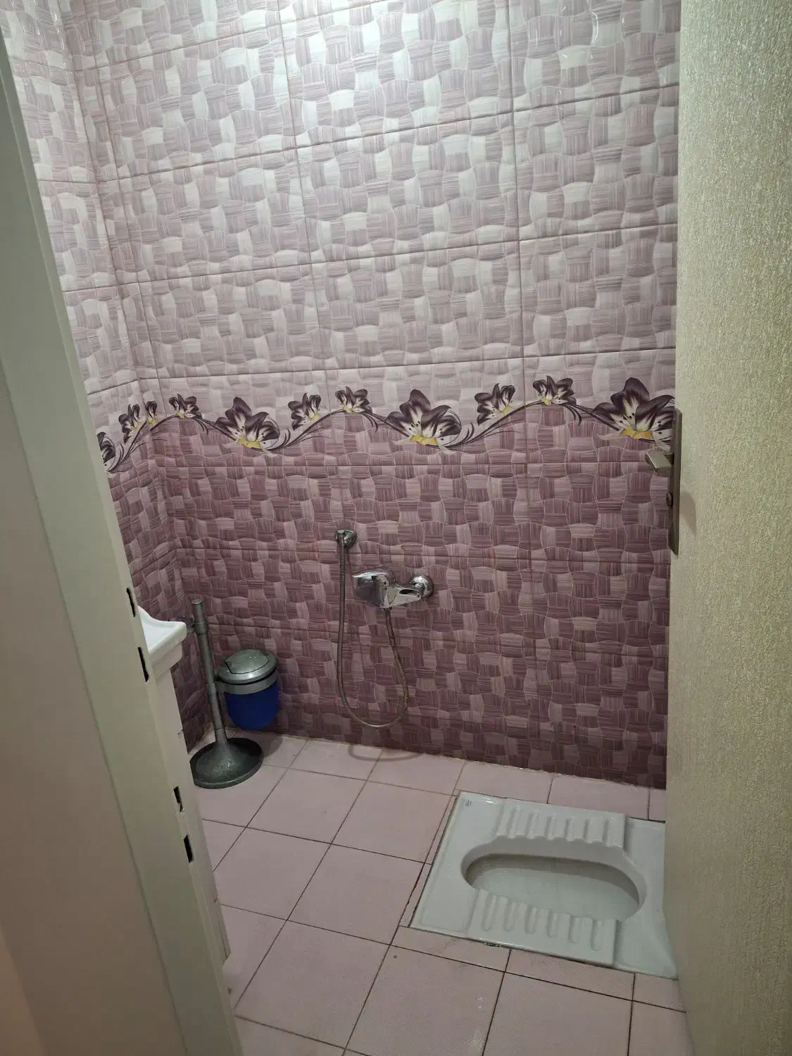 آپارتمان نازی اباد هزاردستگاه تازه نقاشی شده