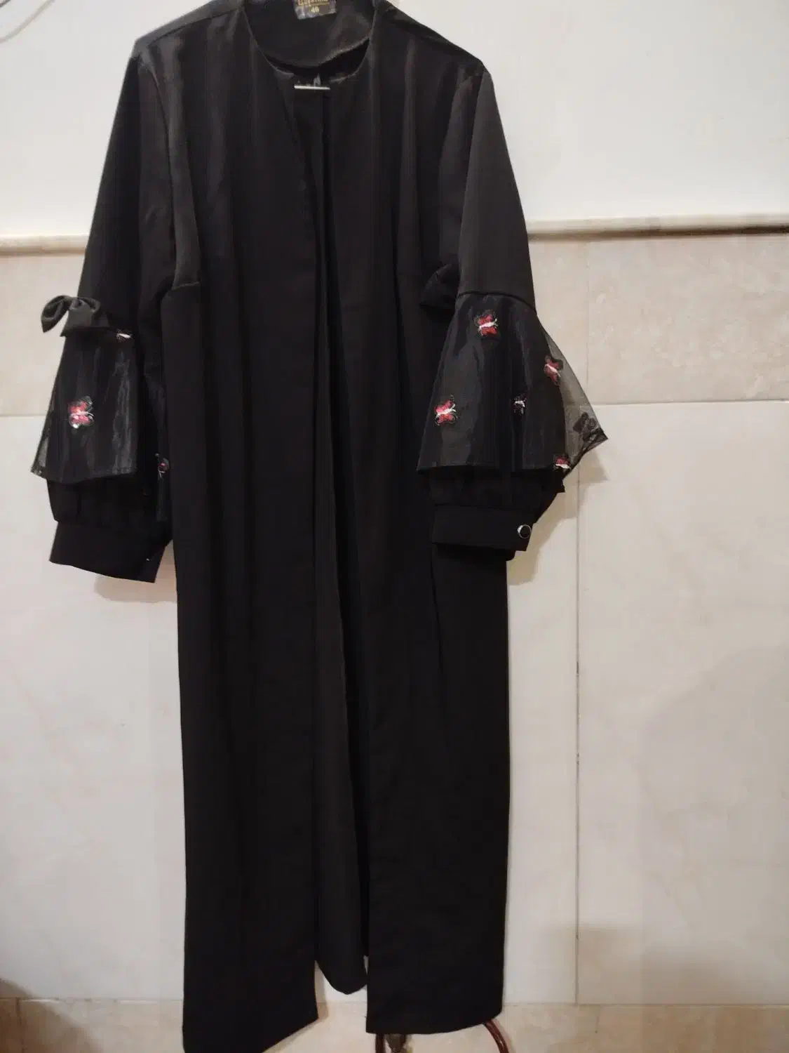 مانتو|لباس|قم, ولیعصر|دیوار