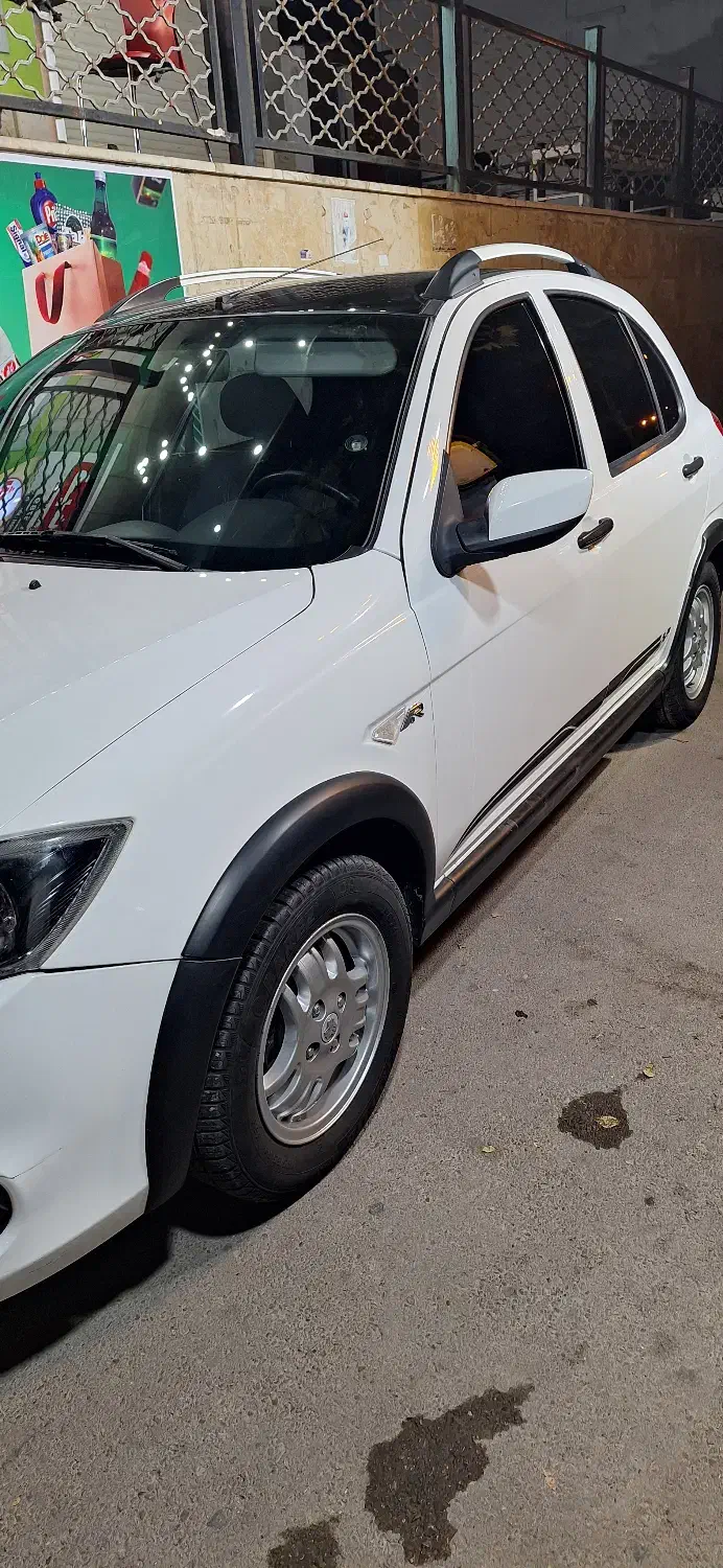 کوئیک R سفید سقف مشکی|خودرو سواری و وانت|شیراز, مبعث|دیوار