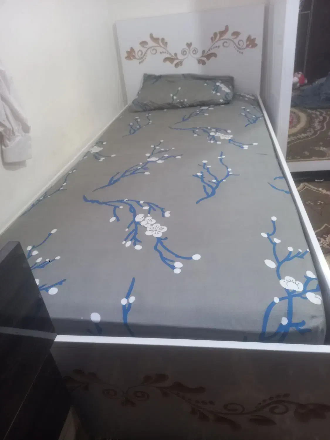 تخت خواب و تشک یک نفره قیمت خیلی مناسب تخفیفم داره|تخت و سرویس خواب|یاسوج, |دیوار