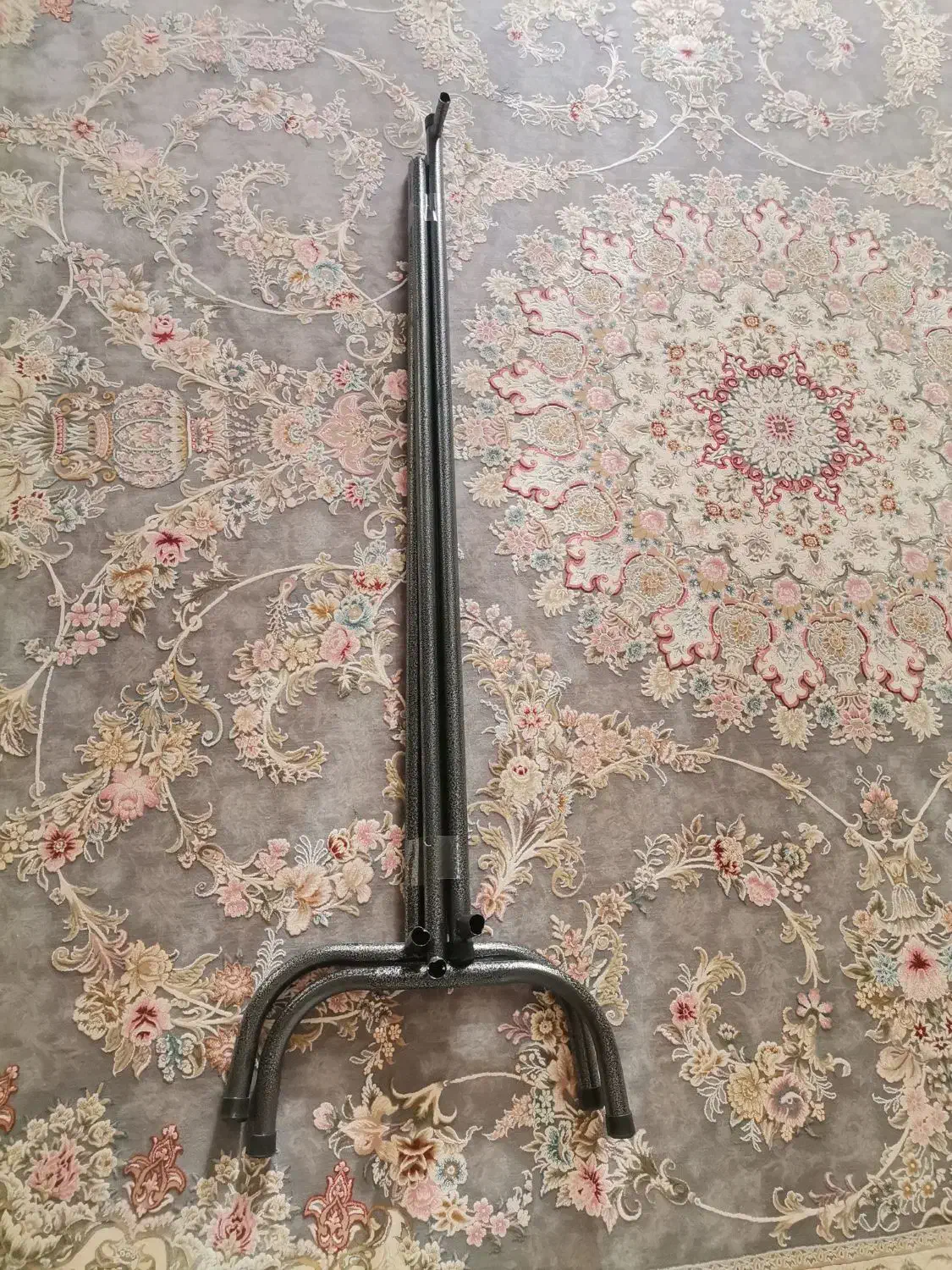 رگال لباس|بندرخت و رختآویز|هشتگرد, شهرک بعثت|دیوار