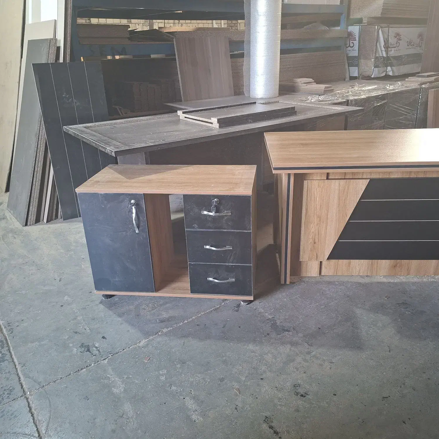 تولید میز مدیریت و کارمندی و کارشناسی وتحریر|دفتر کار|یزد, |دیوار