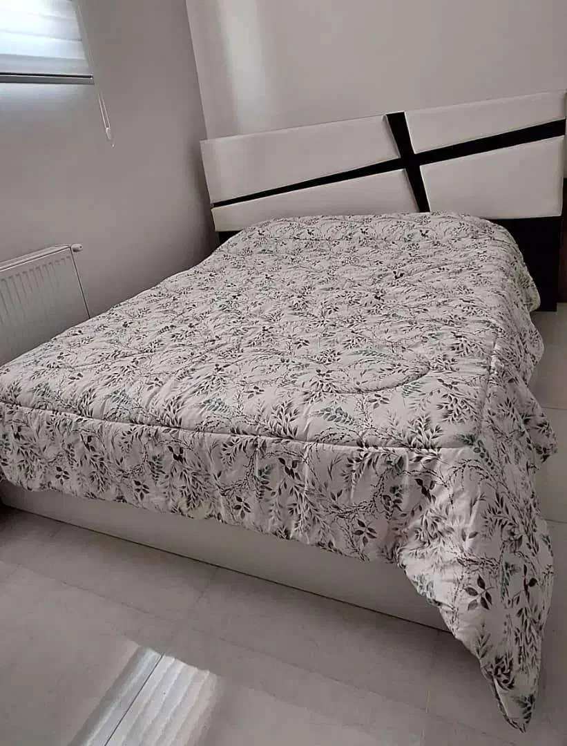 تخت دو نفره همراه پاتختی و میز آرایش|تخت و سرویس خواب|شاهین‌شهر, شهرک میلاد|دیوار