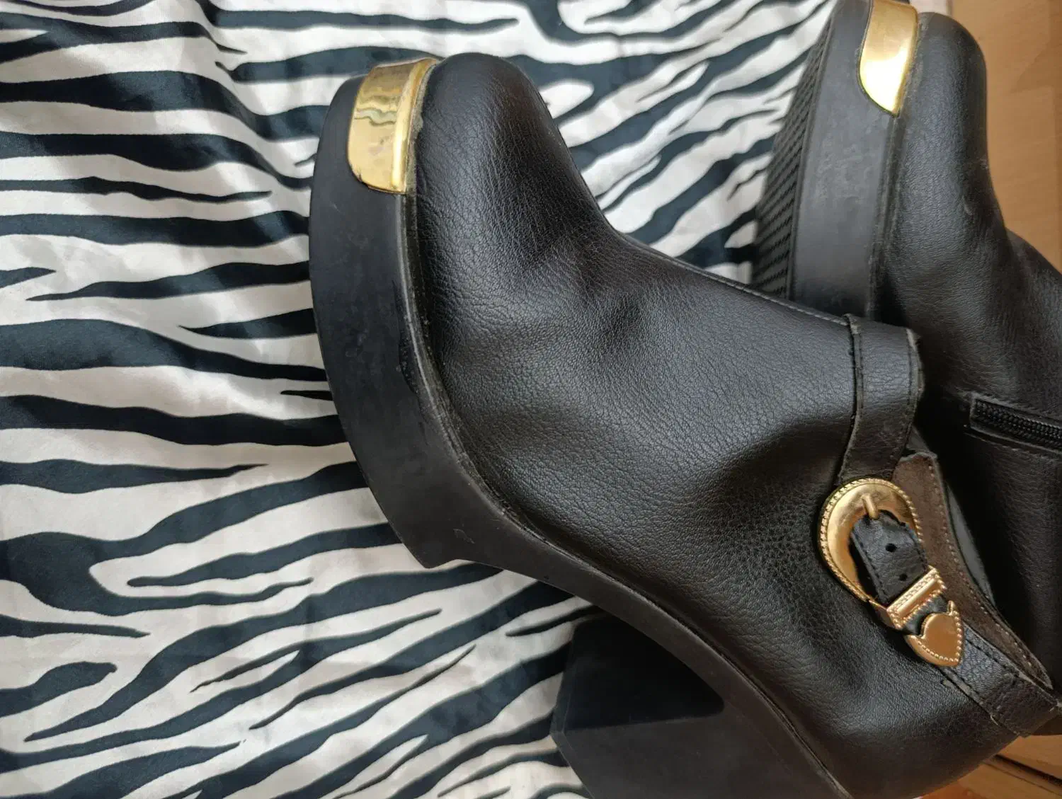 نیم بوت ۳۹ ۴۰|کیف، کفش، کمربند|خرمآباد, |دیوار