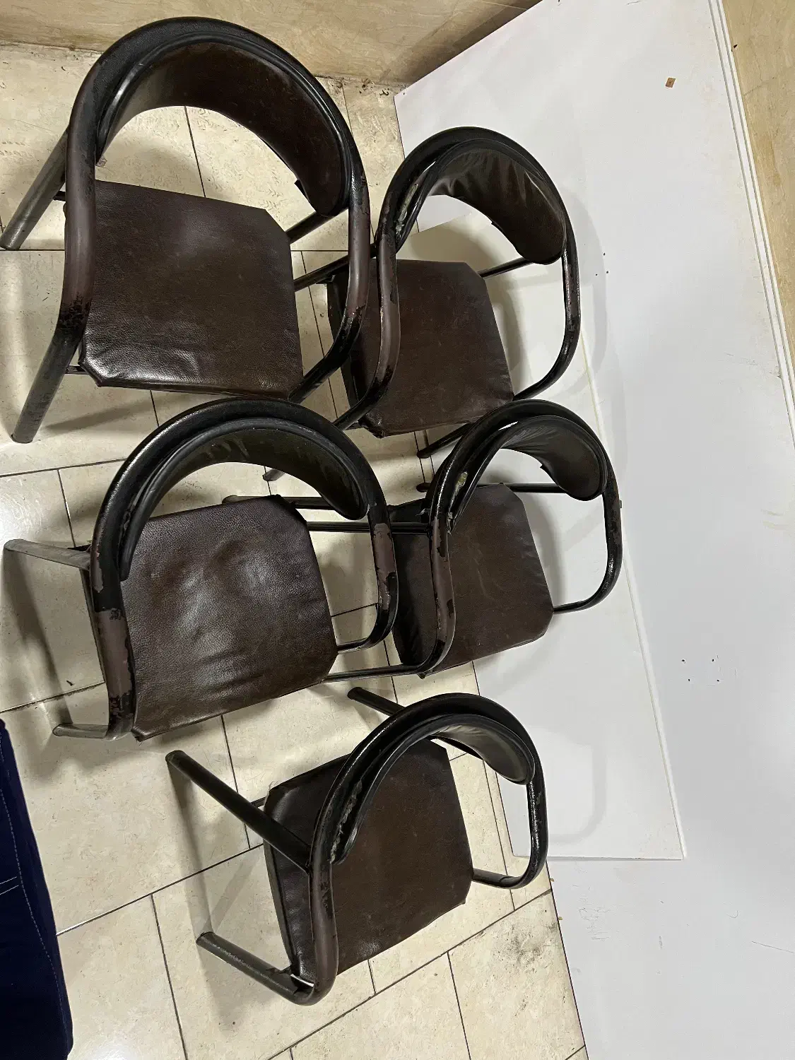 صندلی|صندلی و نیمکت|رشت, دروازه لاکان|دیوار