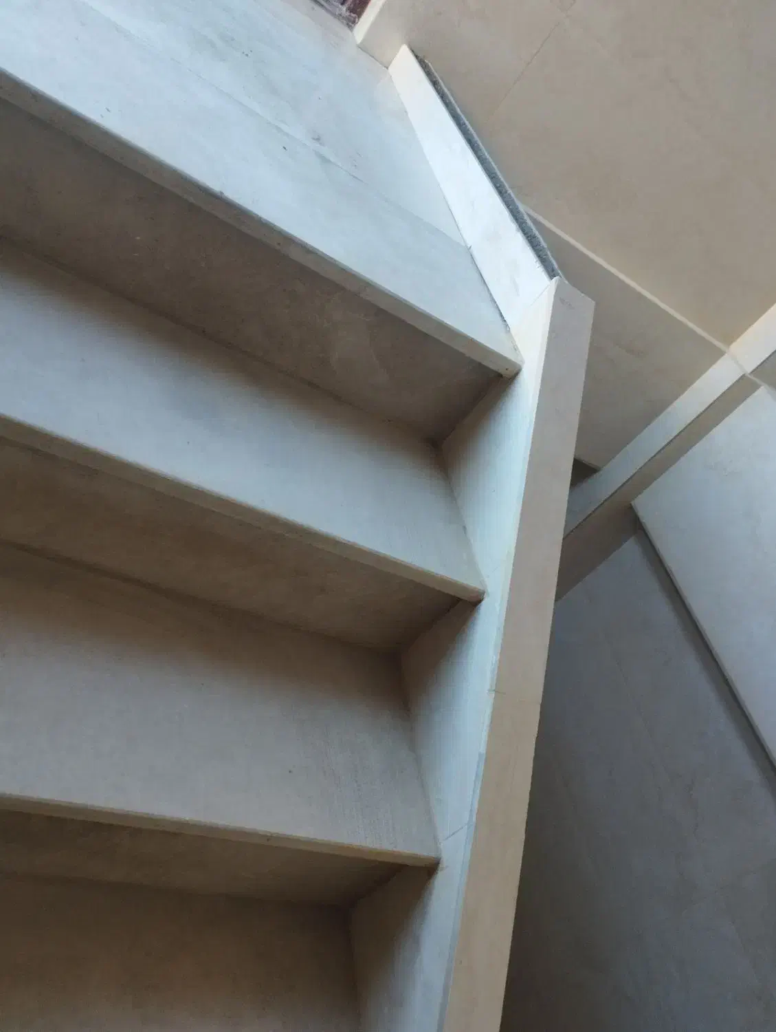 کاشی کاری طرح جدید دور پله های ساختمان|خدمات پیشه و مهارت|باغستان, |دیوار