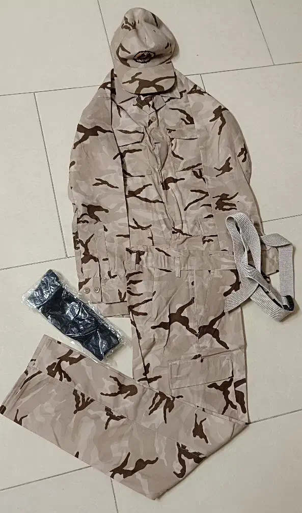 لباس خدمت|لباس|اصفهان, سروستان|دیوار