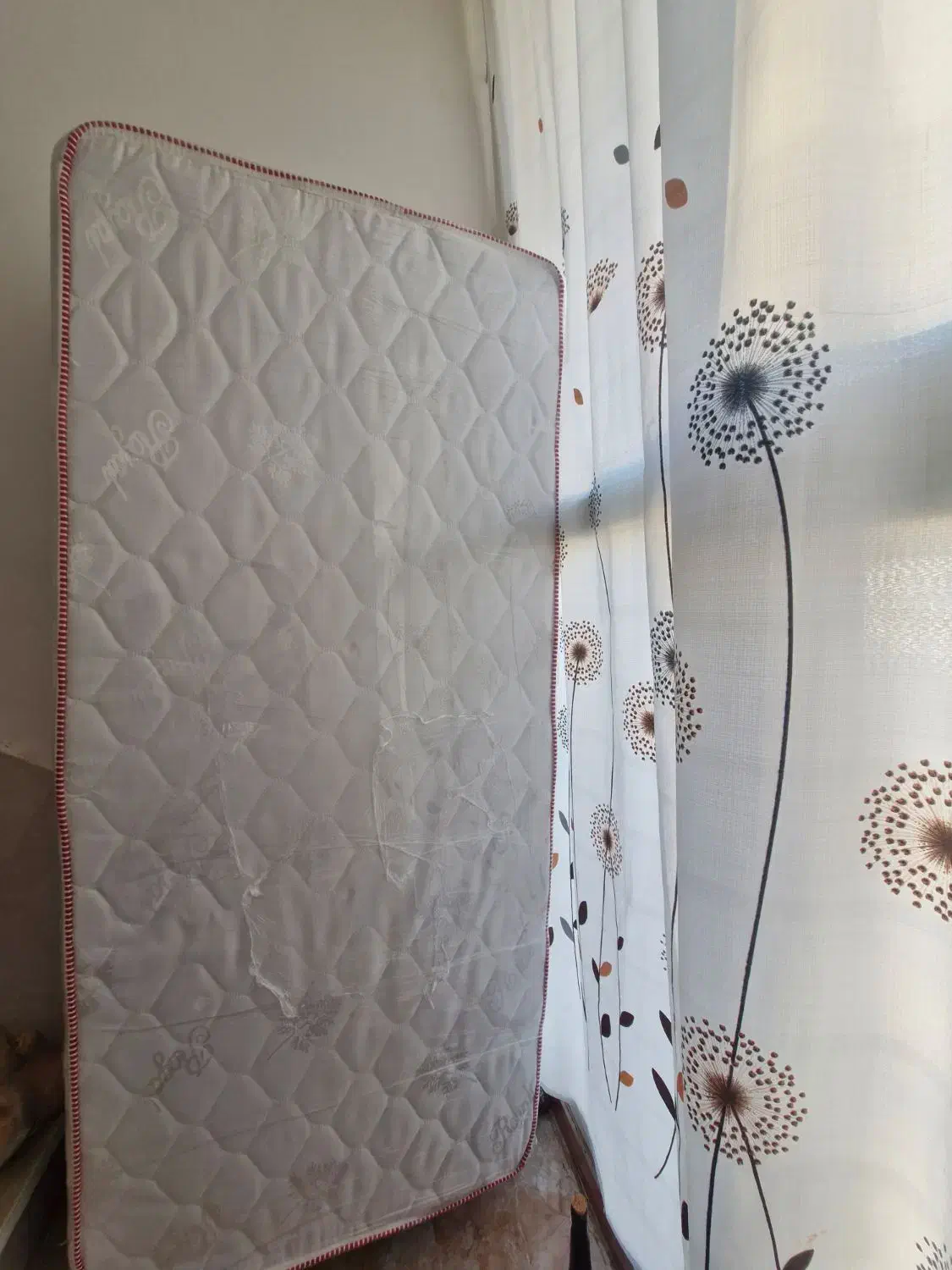 تشک تخت|تشک تختخواب|گوآور, |دیوار