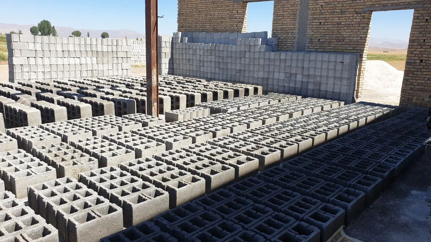 کارگاه تولیدبلوک سیمانی وپوکه وانواع گیف|مصالح و تجهیزات ساختمان|مهربان, |دیوار