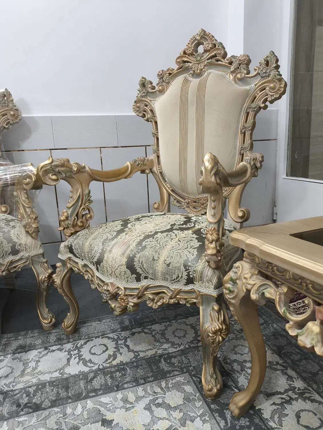 مبل سلطنتی ۷نفره بامیزوعسلی|مبلمان خانگی و میز عسلی|فلاورجان, |دیوار