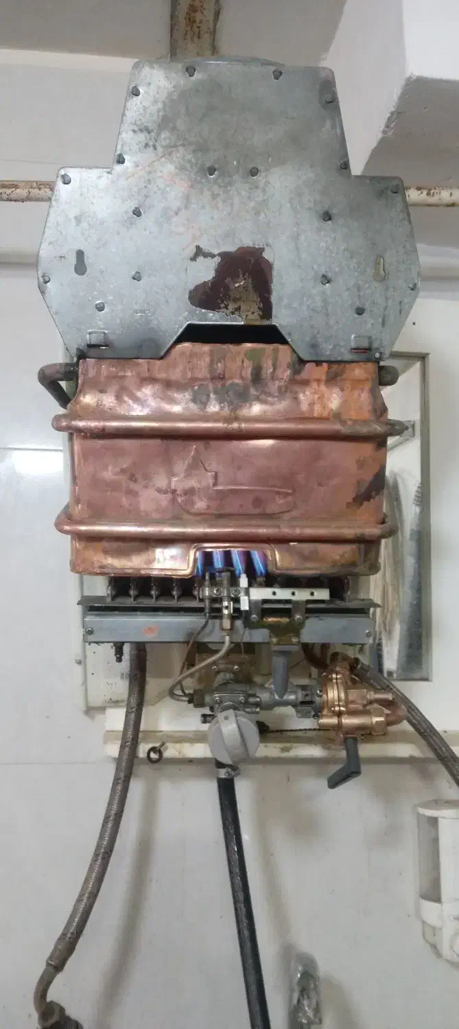 انواع ابگرمکن دیواری بوتان کار کرده در حد نو|آبگرمکن، پکیج، شوفاژ|پرند, فاز ۲|دیوار