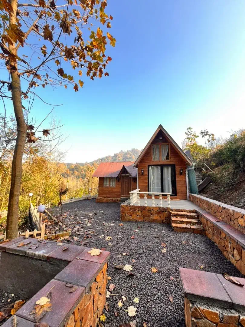 کلبه سوئیسی جنگلی|اجارهٔ کوتاهمدت ویلا و باغ|لاهیجان, آهندان|دیوار