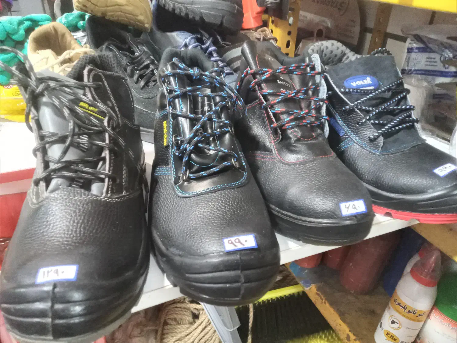 کفش کار عمده وتکی|کیف، کفش، کمربند|رشت, جانبازان|دیوار