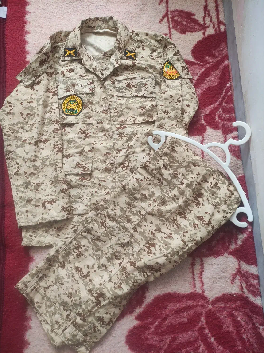 لباس نظامی نیرو زمینی ارتش کاملاً نو|لباس|میانه, |دیوار