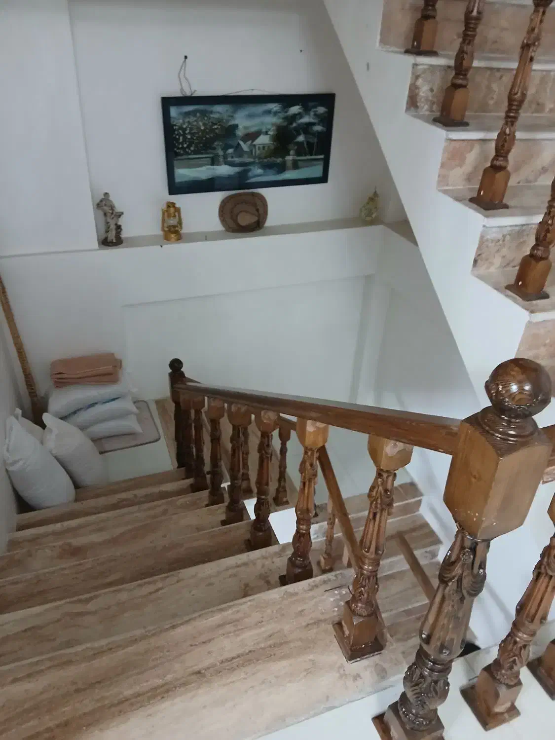 نصب نرده و ساخت پله چوبی حرفه ای|خدمات پیشه و مهارت|لاهیجان, شیخ زاهد|دیوار