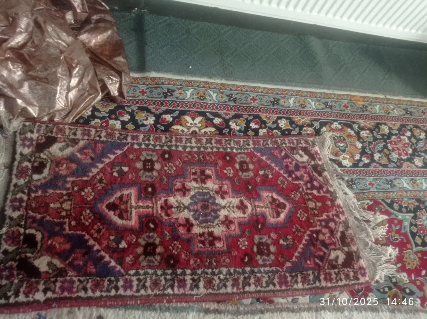 قالیچه دستباف قدیمی|فرش|فولادشهر, A2|دیوار