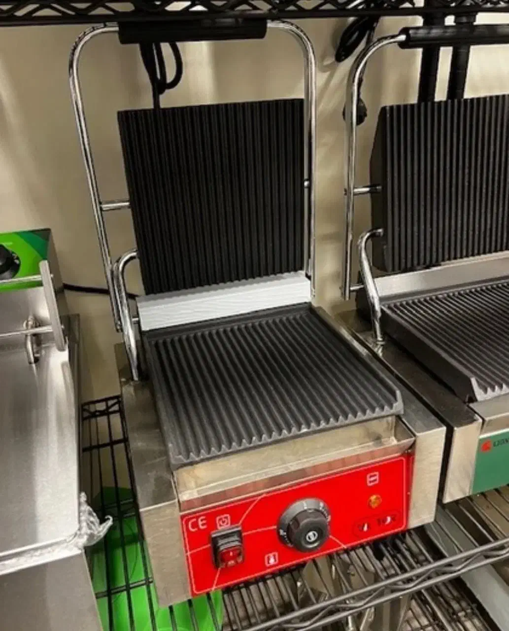 دستگاه گریل و ساندویچ ساز ویکتور|کافی‌شاپ و رستوران|رشت, شهرک شهید مفتح|دیوار