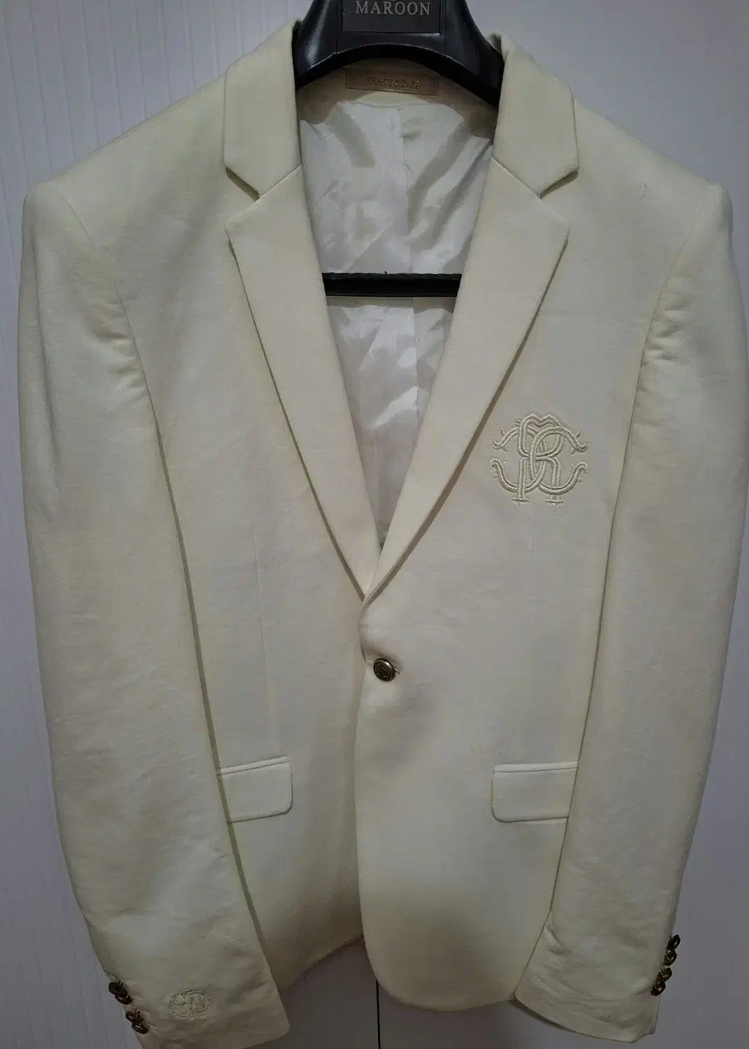 کت تک اسپرت|لباس|ری, سرتخت|دیوار