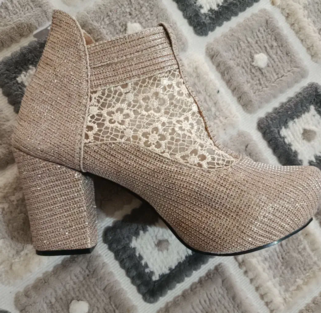 کفش|کیف، کفش، کمربند|پرند, فاز ۶|دیوار