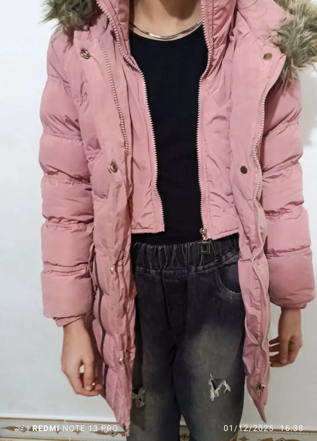 کت و پالتو|لباس|کنگاور, |دیوار