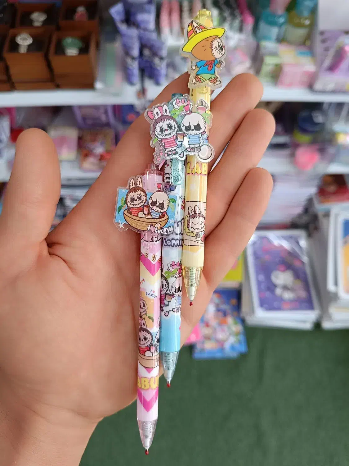 لوازم تحریر / خودکار فشاری طرح لبوبو|لوازم التحریر|قم, نخودی|دیوار