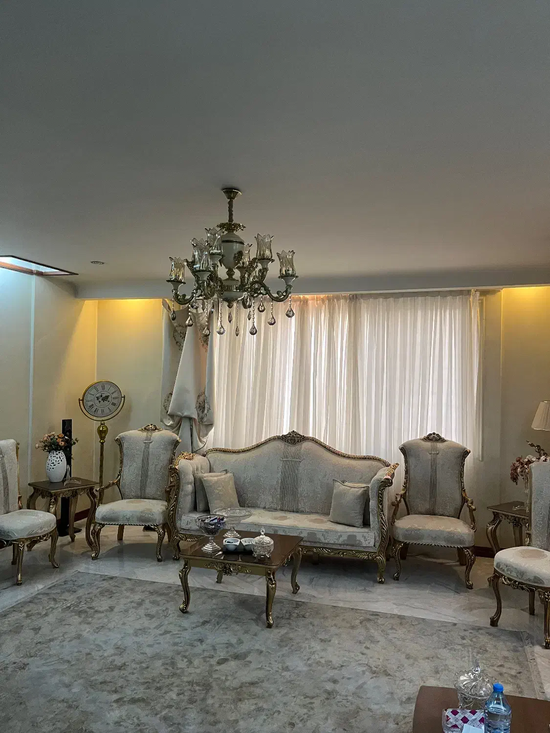 مبل سلطنتی مدرن با میز نهارخوری|مبلمان خانگی و میز عسلی|مشهد, نیروی هوایی|دیوار