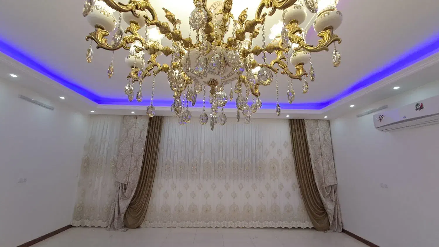 شستشوی تخصصی پرده به همراه بازونصب مجدد و تعمیرات|خدمات نظافت|قم, زاویه|دیوار