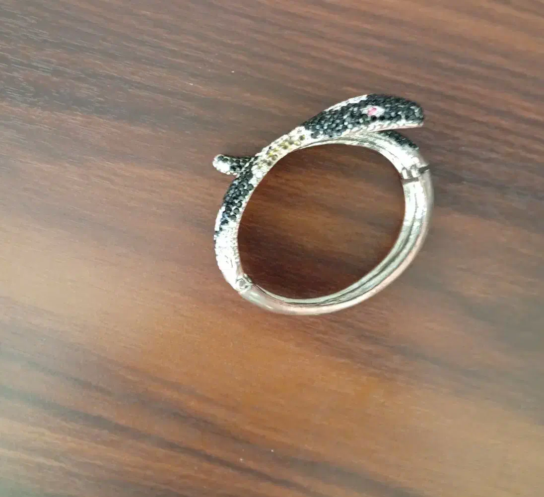 ساعت مچی زنانه سالم ودر حد نو|ساعت|سنندج, |دیوار