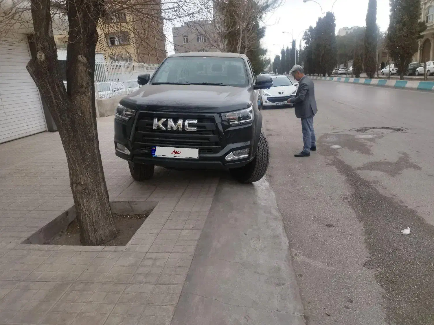 کی ام سی T8 صفر مشکی ۴۰۲ سند آزاد|خودرو سواری و وانت|کرمان, |دیوار