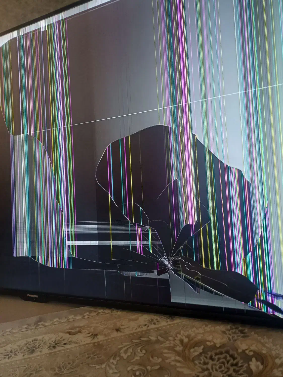 تلویزیون پاناسونیک نو ال ای دی ترک خورده ۵۵ اینچ|تلویزیون و پروژکتور|مشهد, نیروی هوایی|دیوار