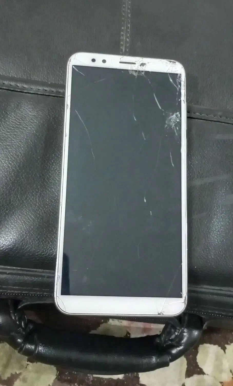 گوشی تلفن هاوایی y 7 مدل 2019 یه تاج ال سی دی میخو|موبایل|مشهد, توس (بلوار توس)|دیوار