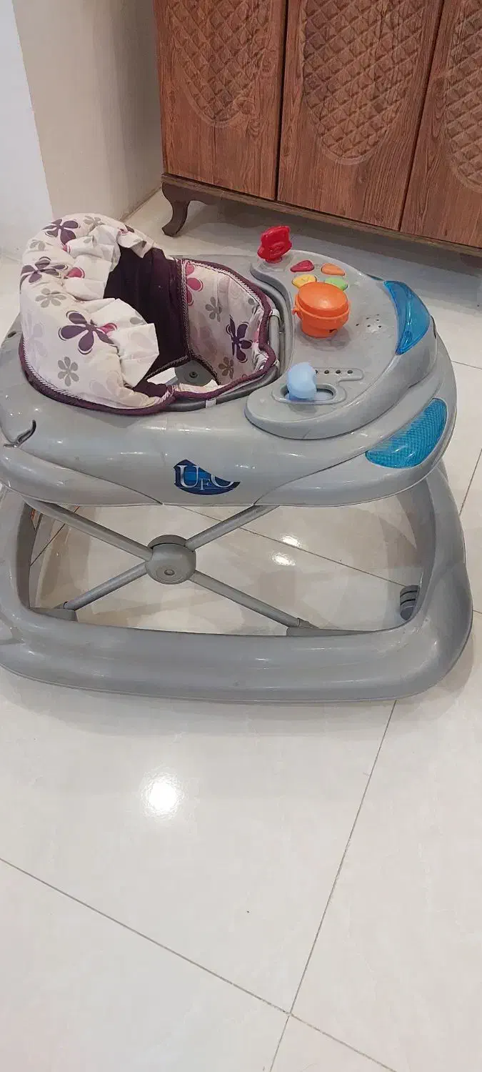 کریر و روروئک|کالسکه و لوازم جانبی|چهارباغ, |دیوار