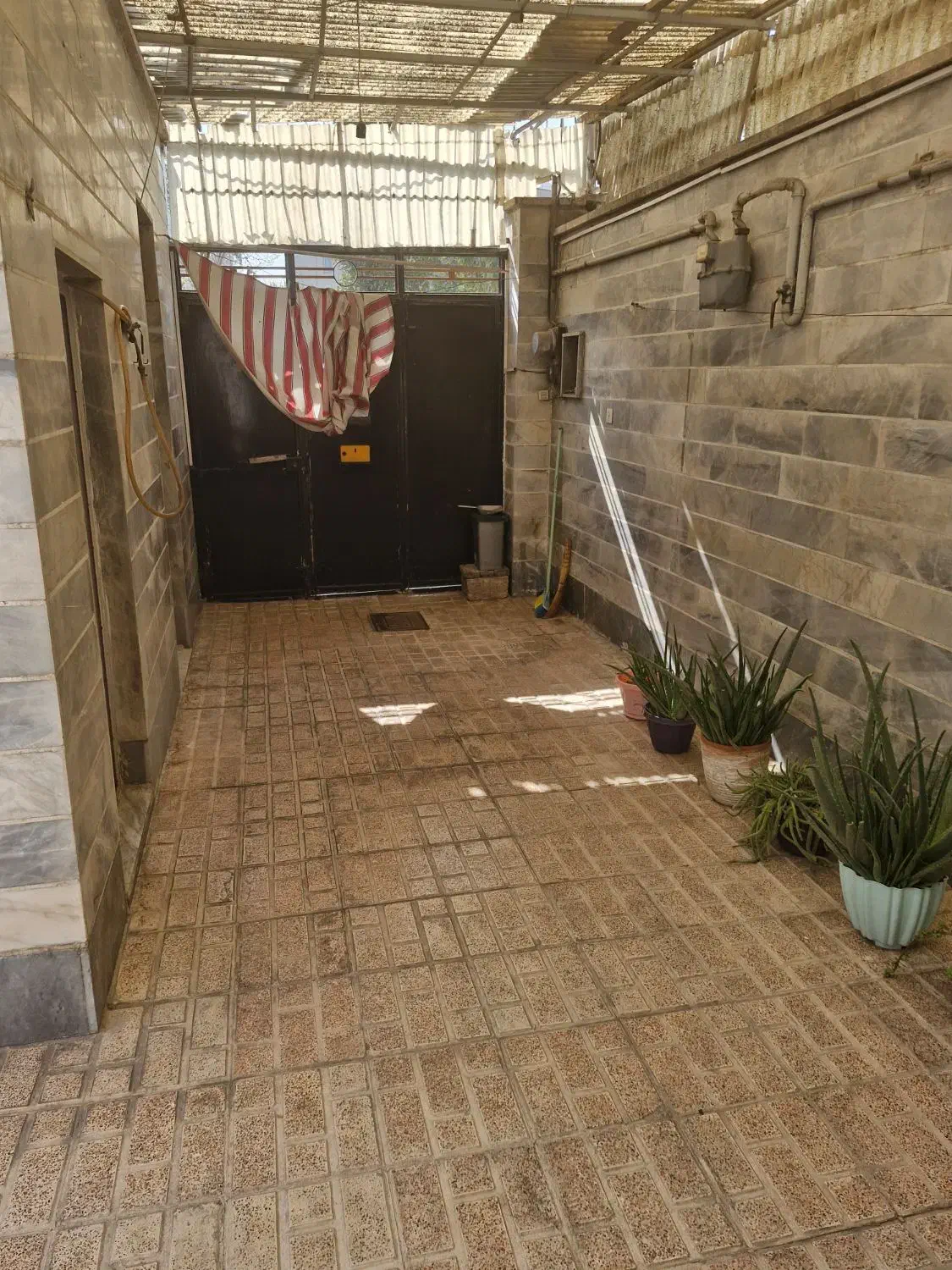 فروش ویلایی بر بلوار کریمی شهرری|فروش خانه و ویلا|ری, منصوریه منگل|دیوار