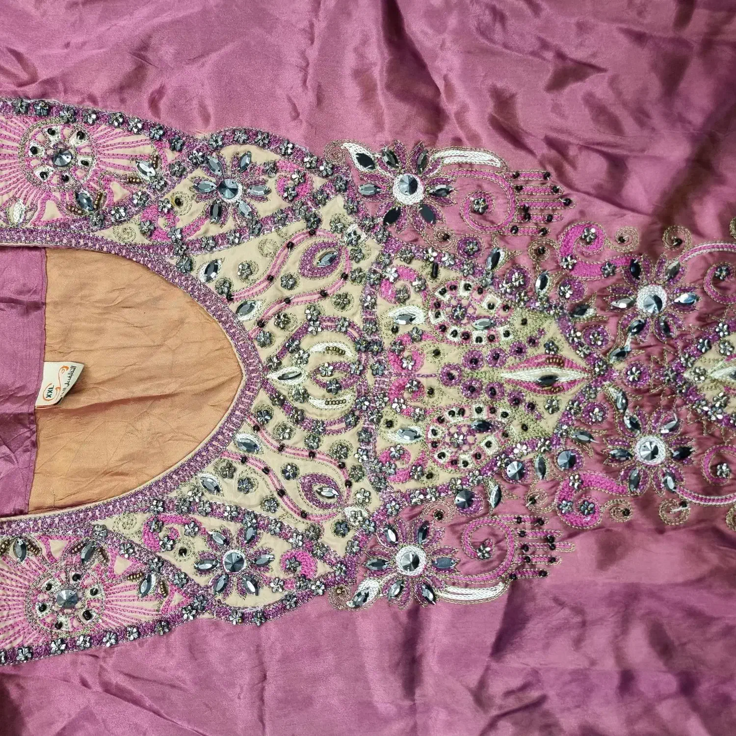 لباس عربی|لباس|شیراز, باغشهر اهل بیت|دیوار