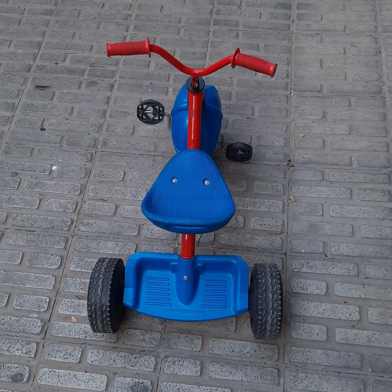 سه چرخه|دوچرخه، اسکیت، اسکوتر|اندیشه, اندیشه فاز ۱|دیوار