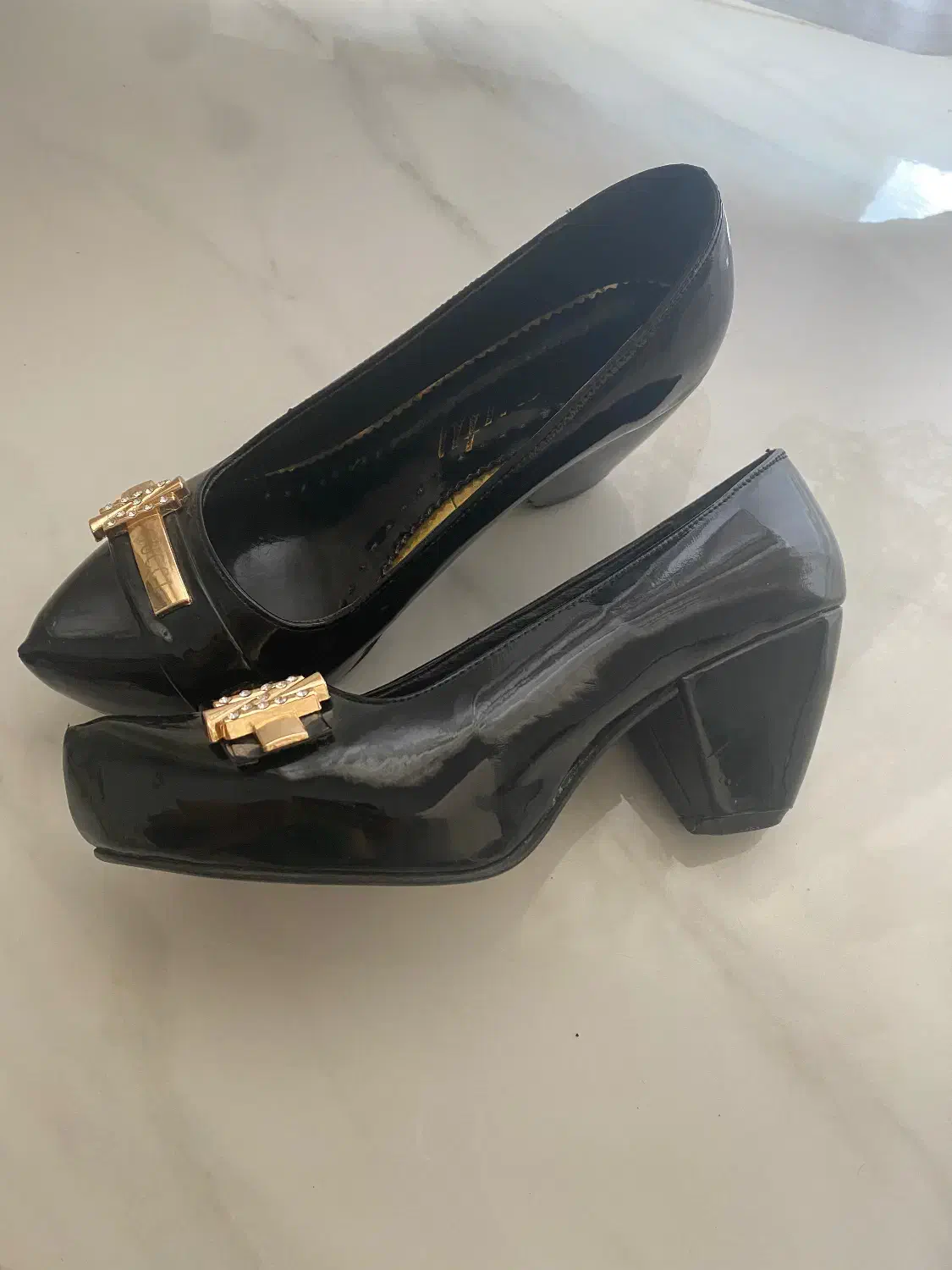 کفش|کیف، کفش، کمربند|گلبهار, شهر جدید گلبهار|دیوار