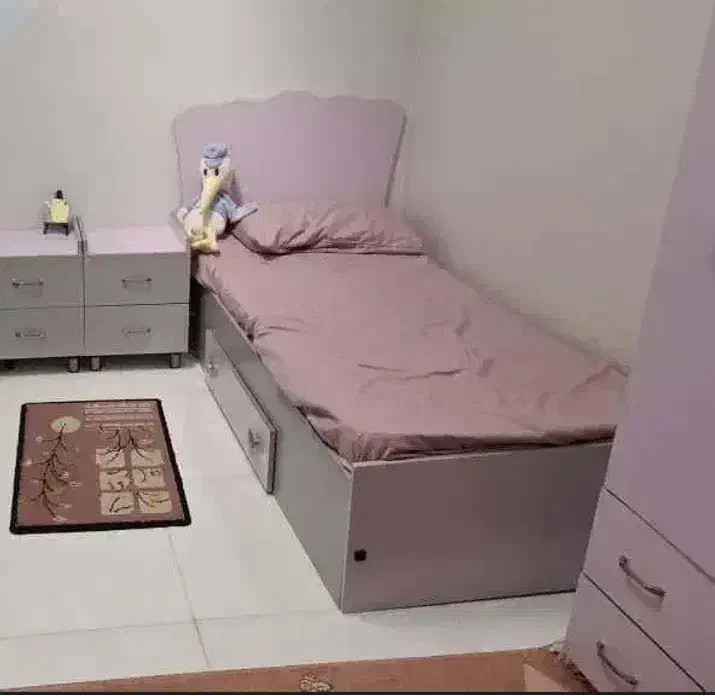 تخت نوجوان و ویترین (بوفه)|تخت و سرویس خواب|خمین, |دیوار