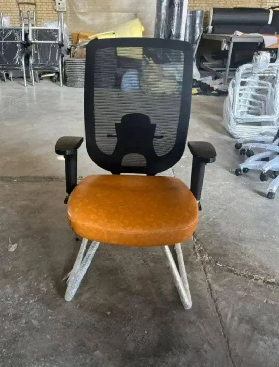 میز مدیریتی‌یوشکل/میزاداری فلزی/صندلی کنفرانس چرمی|دفتر کار|مریوان, |دیوار