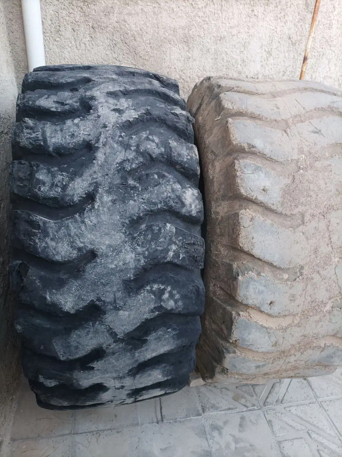 لاستیک لودر|خودرو سنگین|ایوان, |دیوار