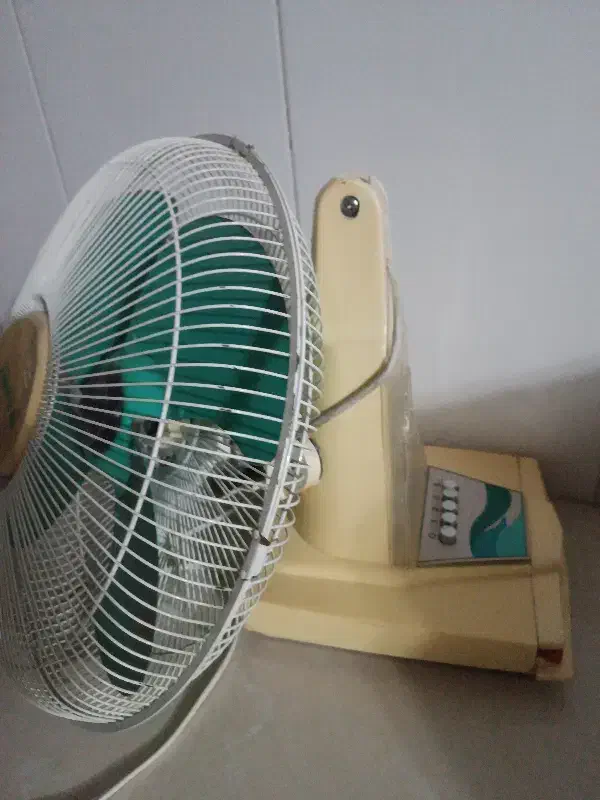 پنکه دستی|پنکه و تصفیه‌کنندهٔ هوا|یزد, |دیوار