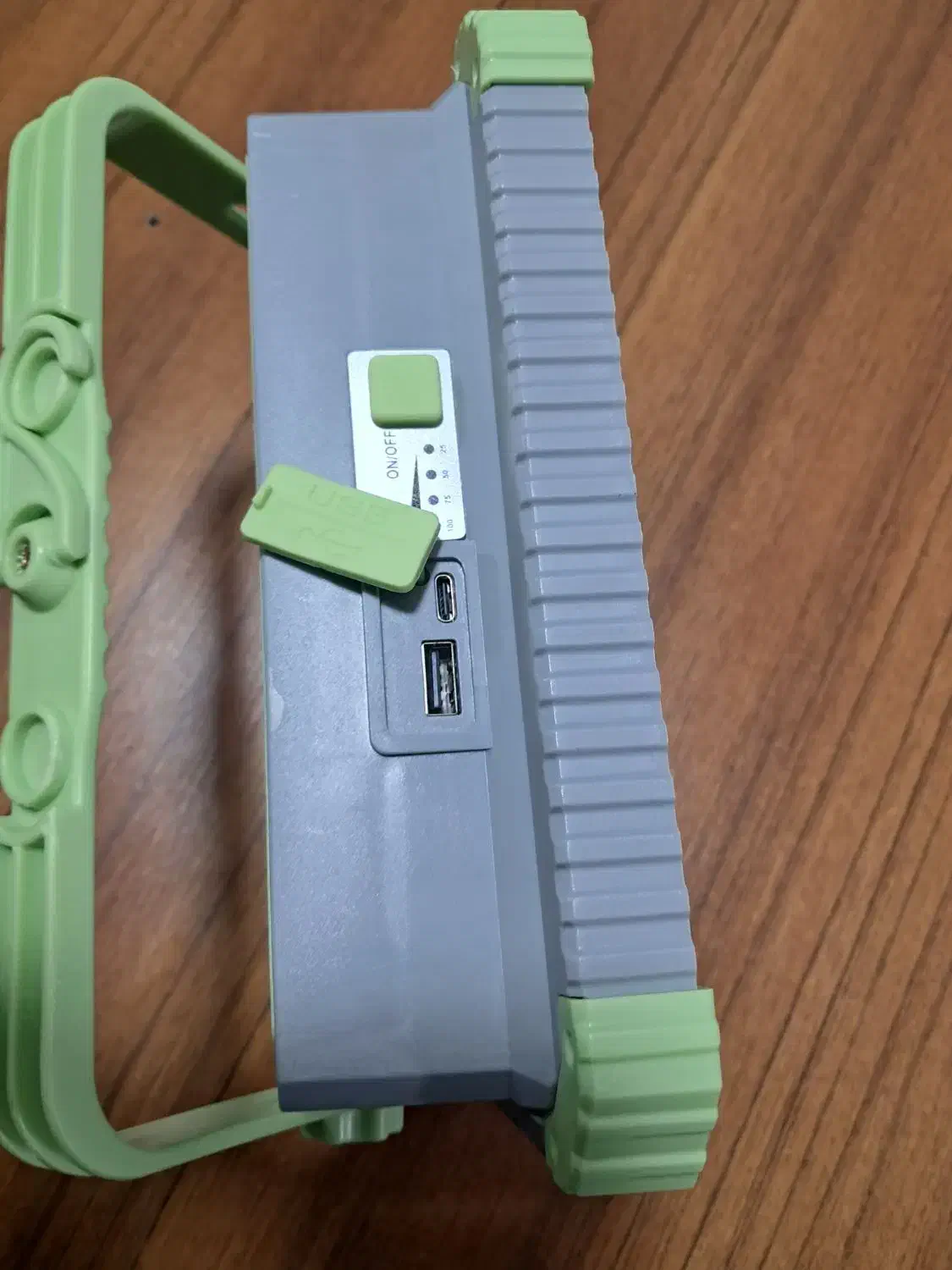 انواع برق خورشیدی وپرژکتورخورشیدی|لامپ و چراغ|شیراز, مسلم|دیوار