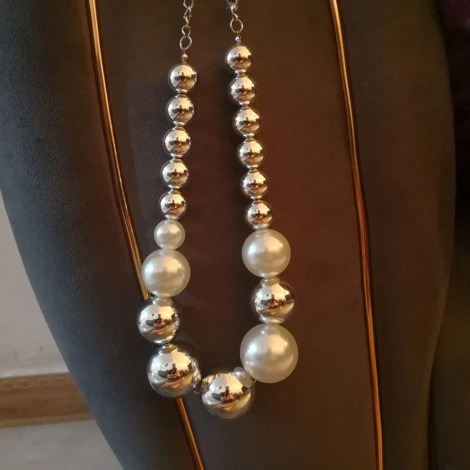 گردنبد مرواریدی آک|بدلیجات|اهواز, کمپلو جنوبی|دیوار