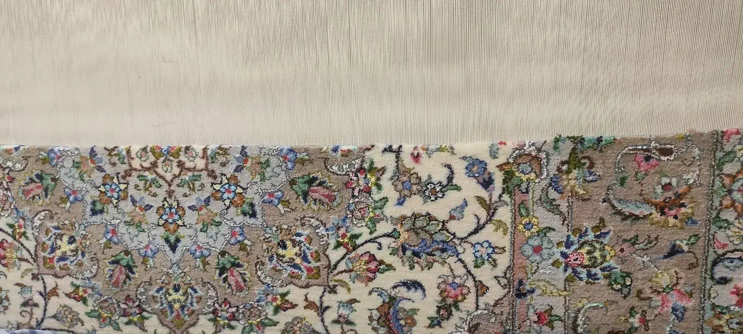 قالی نصفه|فرش|کاشان, مصلی|دیوار