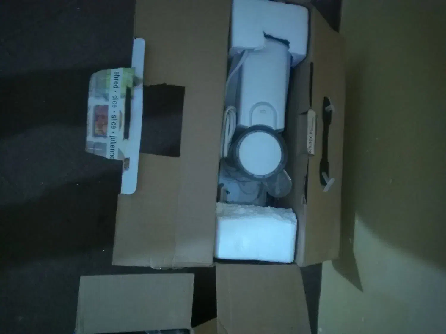 رنده برقی و سالاد ساز و خمیر پهن‌کن و ست آرکوپال|ظروف سرو و پذیرایی|چغادک, |دیوار